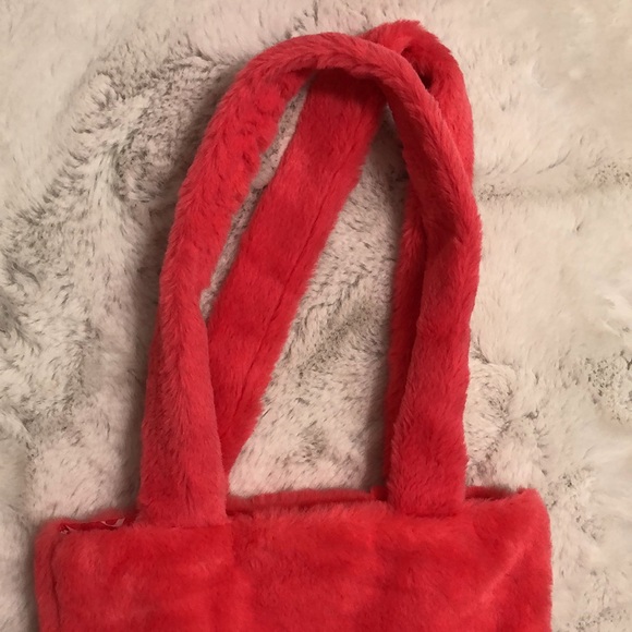 Truly Beauty Pink Fuzzy Bag NWOT - Picture 5 of 6